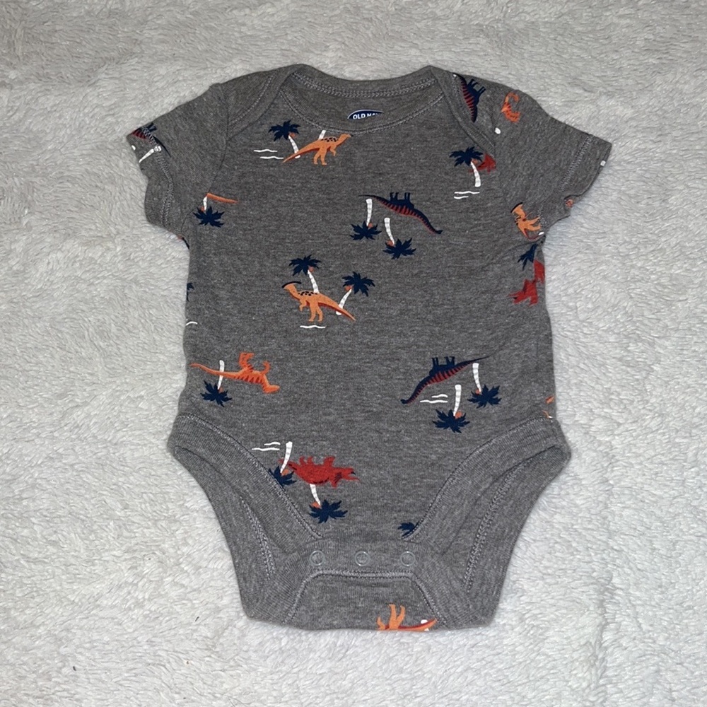 (3 for $10) old navy Dino bodysuit 🦖